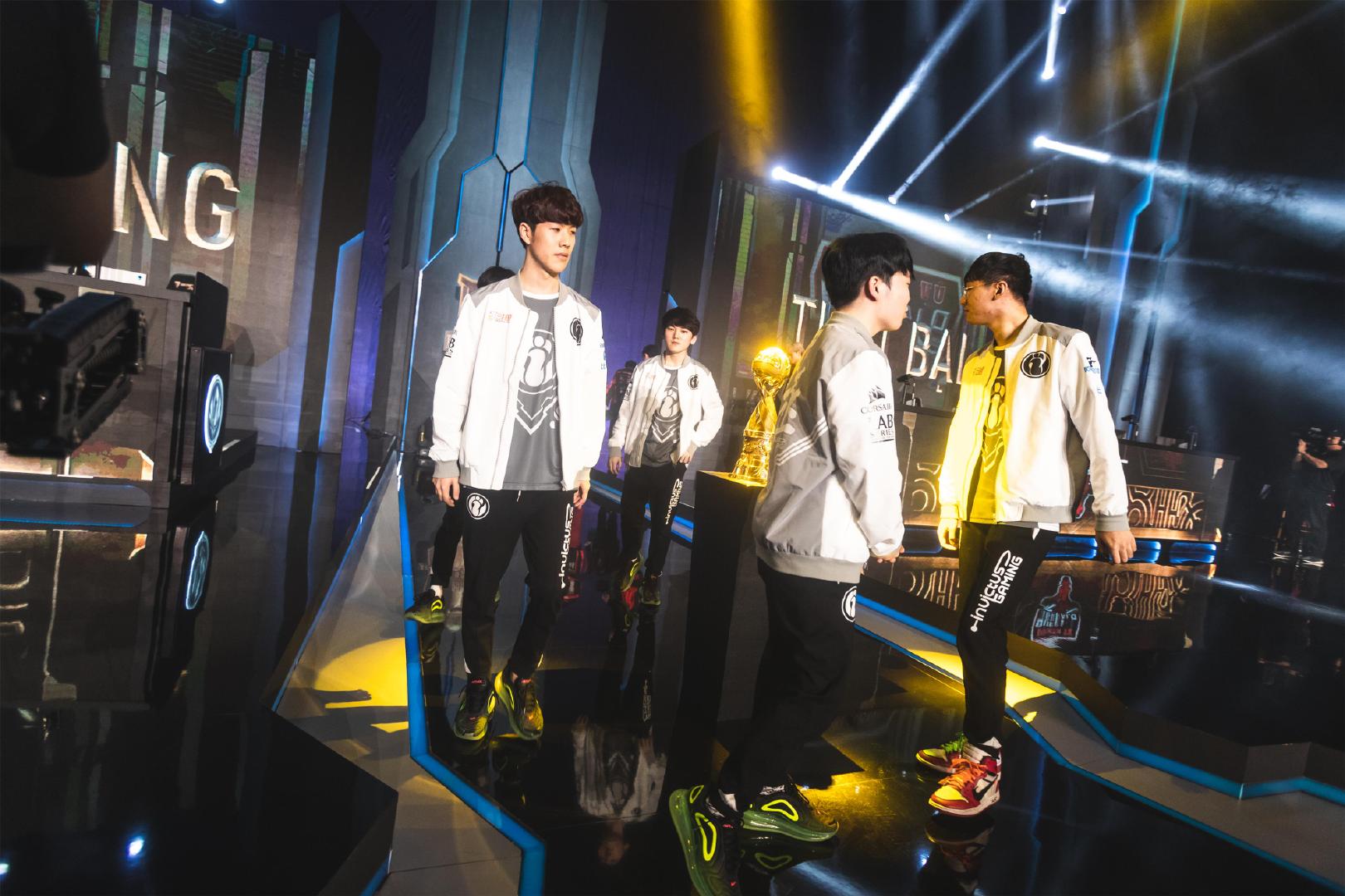 Vitality 的统治和 m0NESY 的首次亮相 Falcons - IEM墨尔本2025首个比赛日的结果